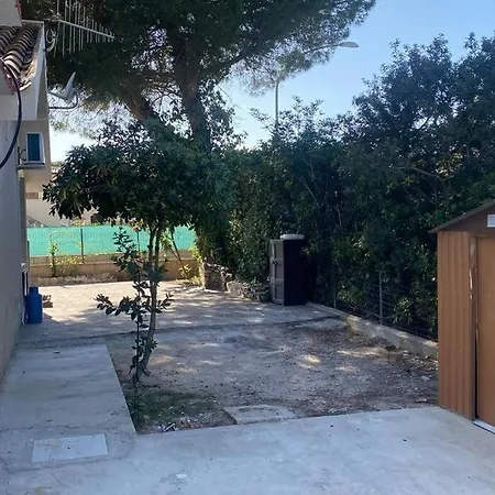 Monolocale Con Giardino Apartment